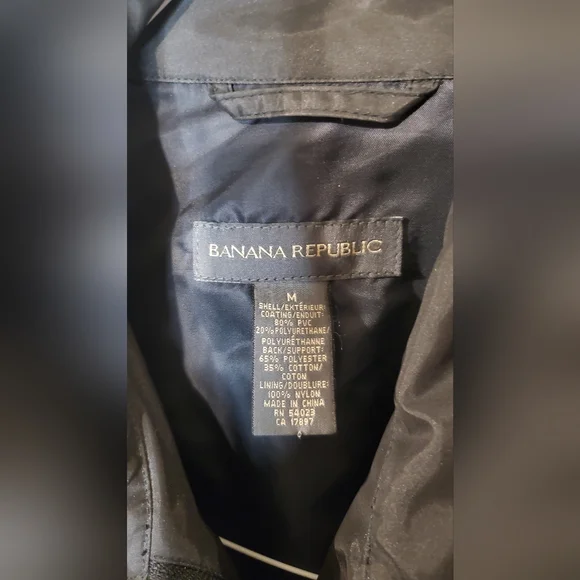 Banana Republic Waterproof Jacket, size M - Picture 3 of 4